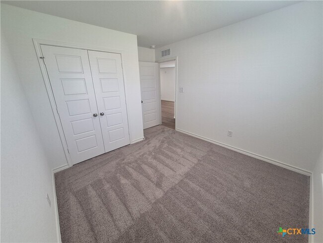 Building Photo - 942 Bluegrass Pt