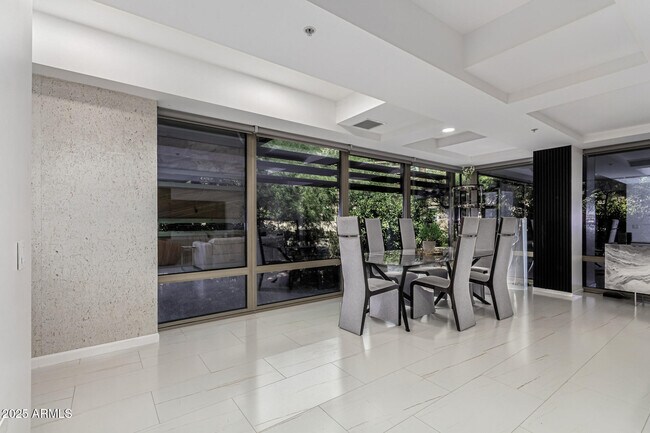 Building Photo - 7121 E Rancho Vista Dr