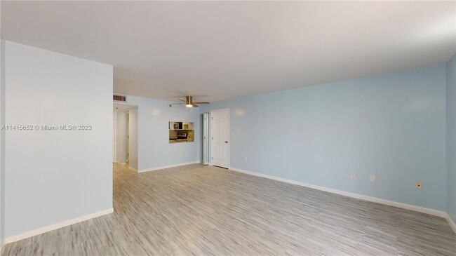 Building Photo - 6830 Indian Creek Dr