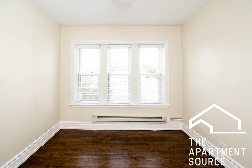 Building Photo - 3819 1/2 N Greenview Ave