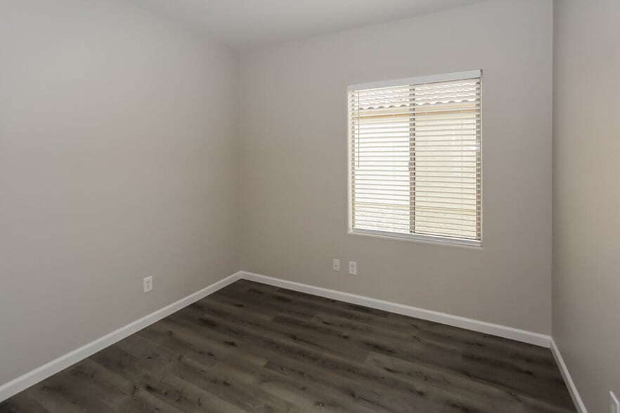 Building Photo - 11722 W Lincoln St