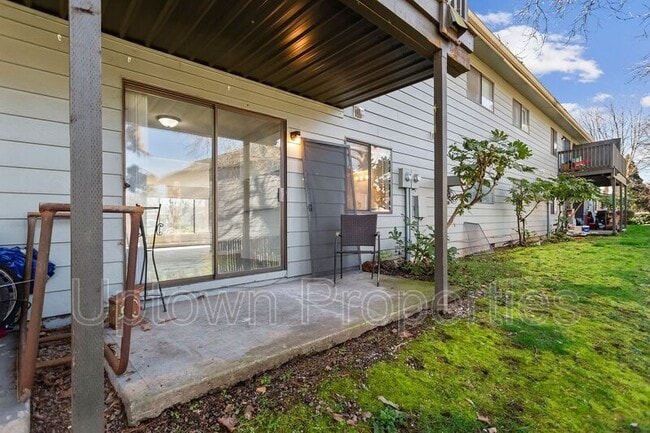 Building Photo - 5660 SW 180th Ave
