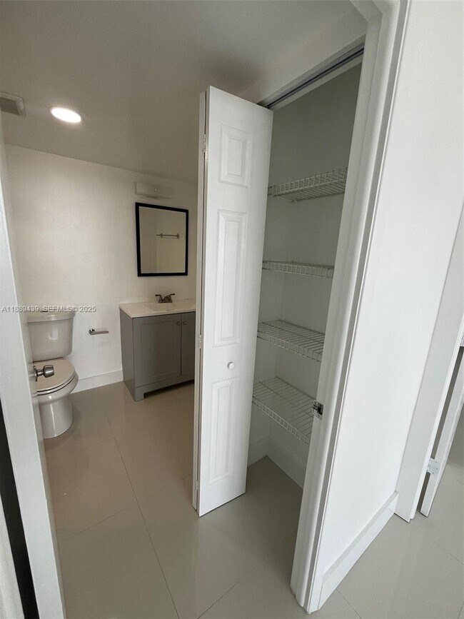 Building Photo - 20505 E Country Club Dr