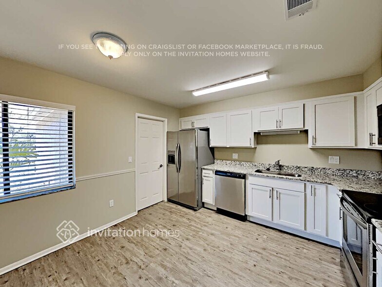 Building Photo - 517 Eastport Dr