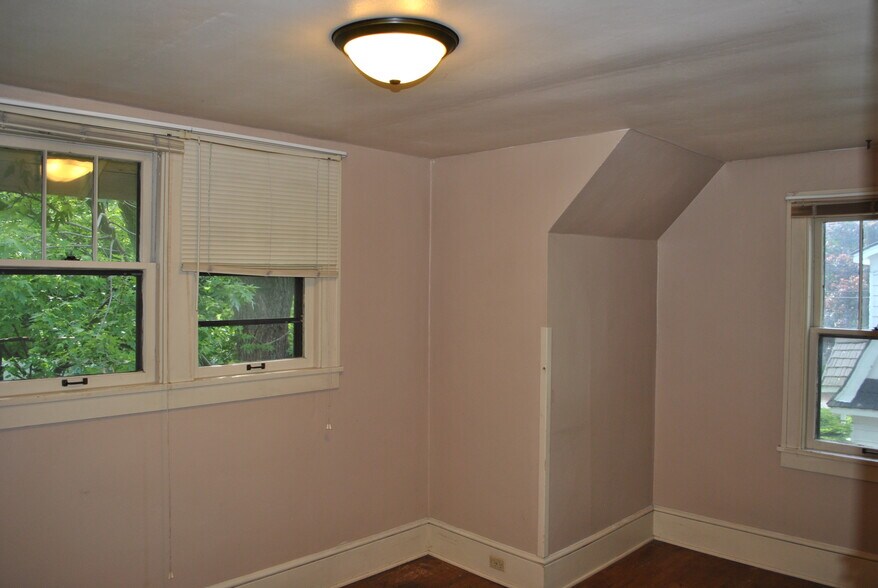 Building Photo - 622 2nd Ave