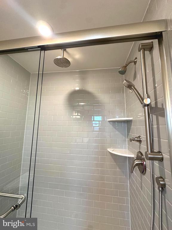 Building Photo - 369 Huntwell W Ave