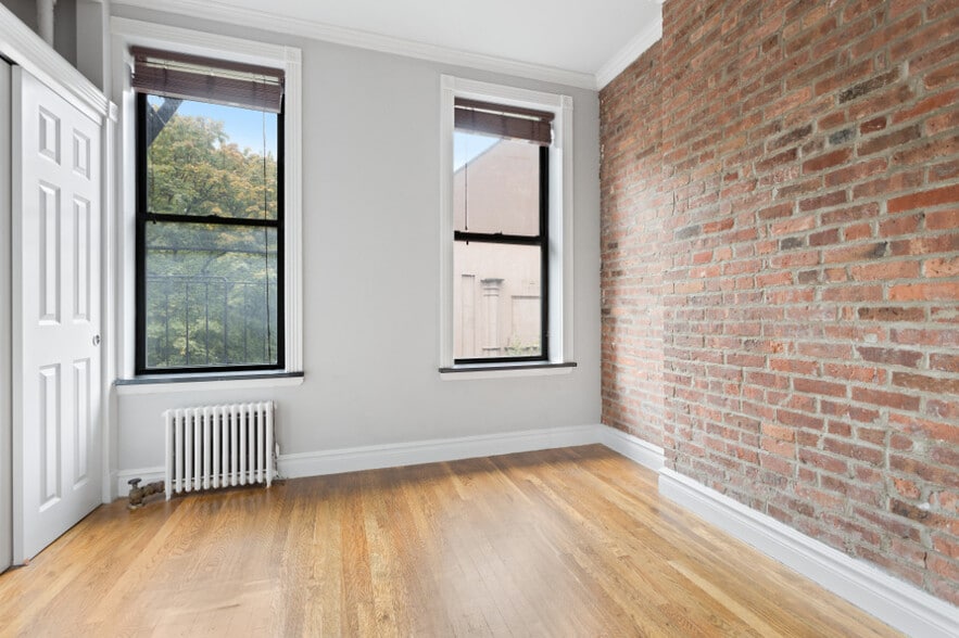 Building Photo - 246 Mott St
