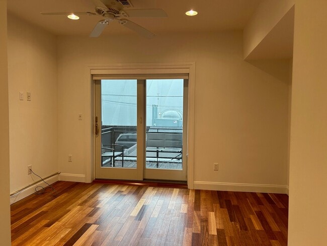 Building Photo - 94 Walnut St