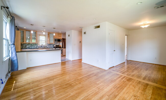 Building Photo - Your Ideal Lifestyle Awaits in this Stunni...