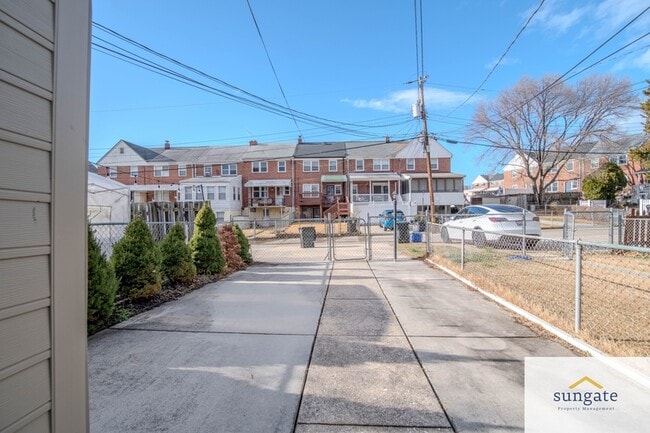 Building Photo - 8666 Oak Rd