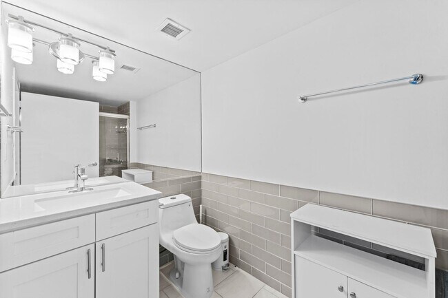 Building Photo - 759 2nd St