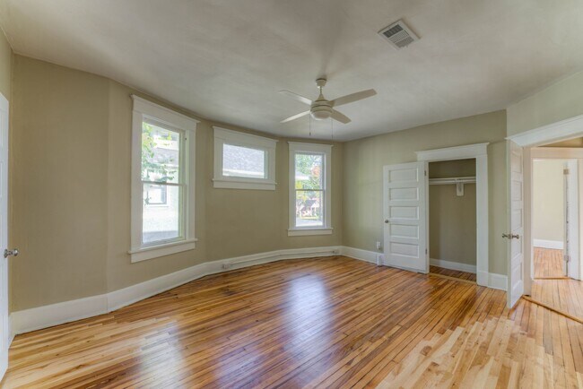 Building Photo - Crosstown home - rent reduced plus 1/2 off...