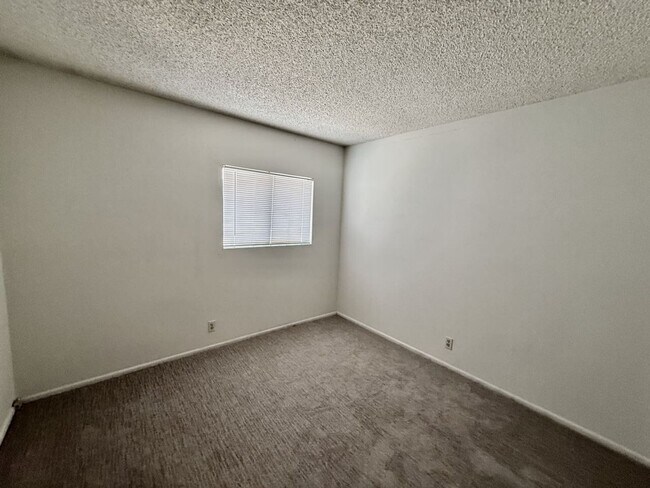 Building Photo - 286 W Palomino Dr