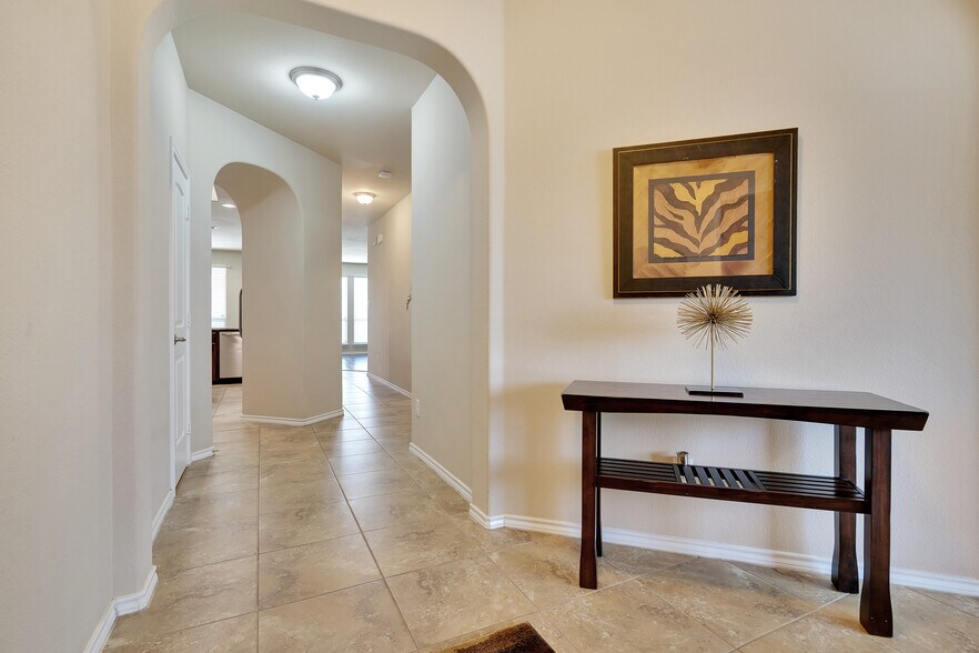 Building Photo - 117 Oakmont Dr