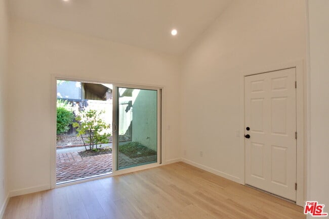 Building Photo - 24621 Aquilla Dr
