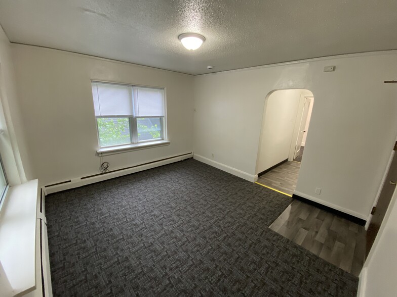 Building Photo - 1143 1st St NW