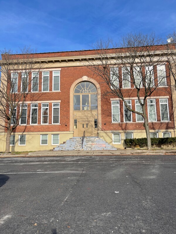 Building Photo - 1675 avenue b Ave