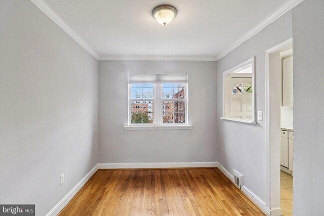 Building Photo - 250 Lynhaven Dr