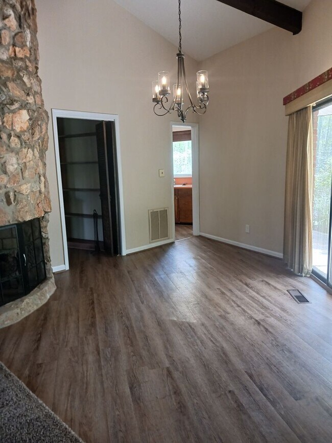 Building Photo - Charming 4BR/2.5BA Retreat on 2 Acres-Available Now!