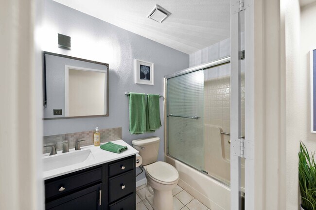 Building Photo - 3622 Canterbury Dr