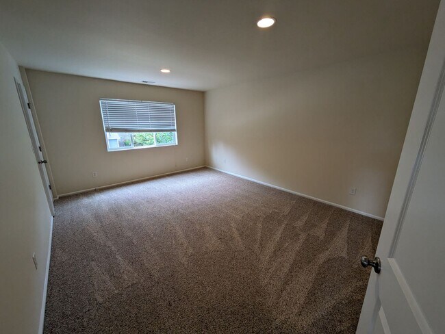 Building Photo - 3100 Eagle Loop NE