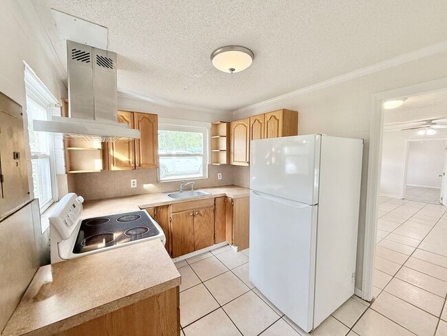 Building Photo - 4716 W Spencer Field Rd