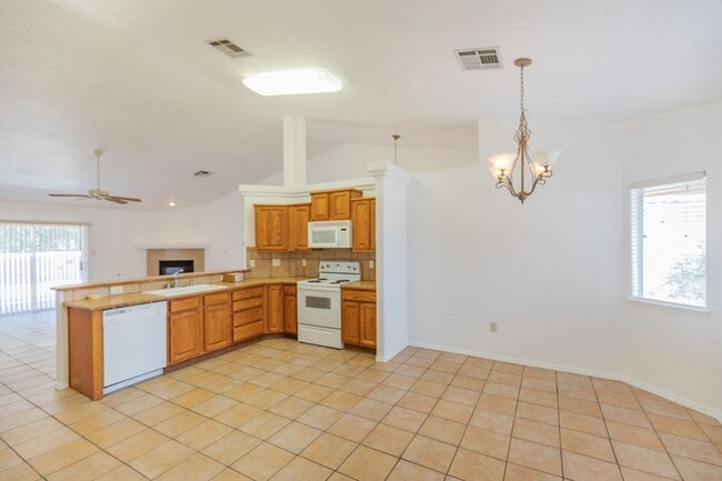 Building Photo - 3 Bedroom 2 Bath Home