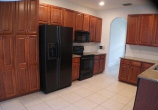 Building Photo - 8887 Chestnut Ridge Way