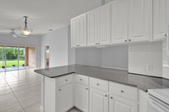 Building Photo - 10882 SW Dardanelle Dr