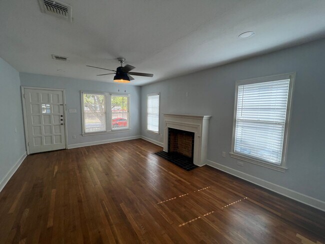 Building Photo - 819 San Antonio Ave