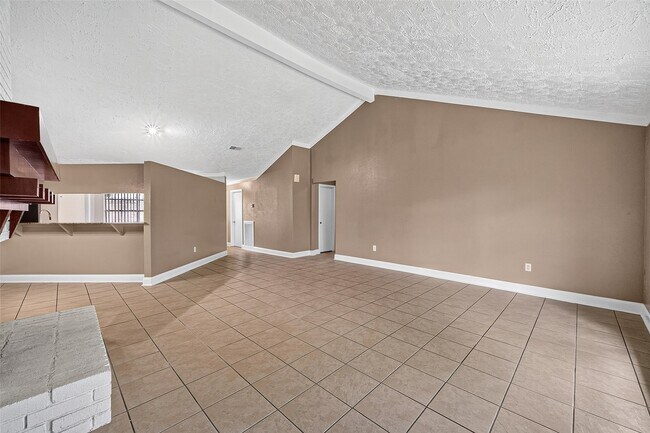 Building Photo - 15815 Thistledew Dr