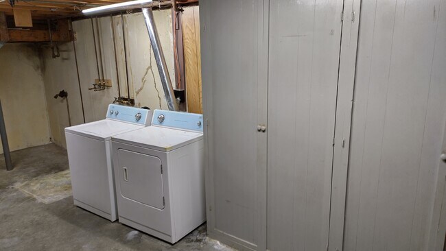 Building Photo - 1429 Casa Blanca Ln