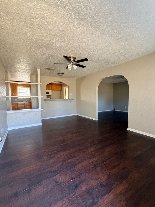 Building Photo - Spacious 3 Bed 1 Bath - Burkburnett
