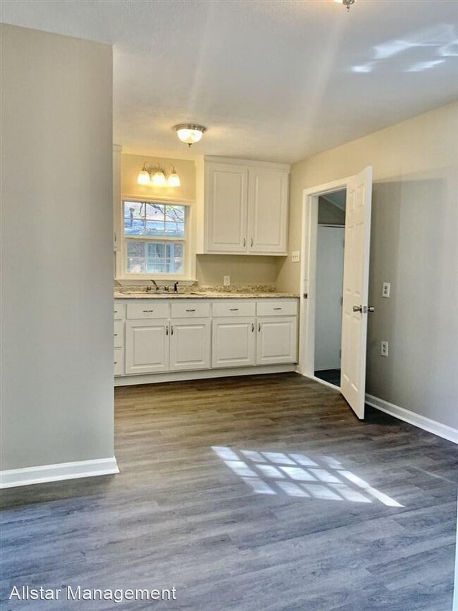 Building Photo - 2 br, 1 bath House - 201 Bates Circle