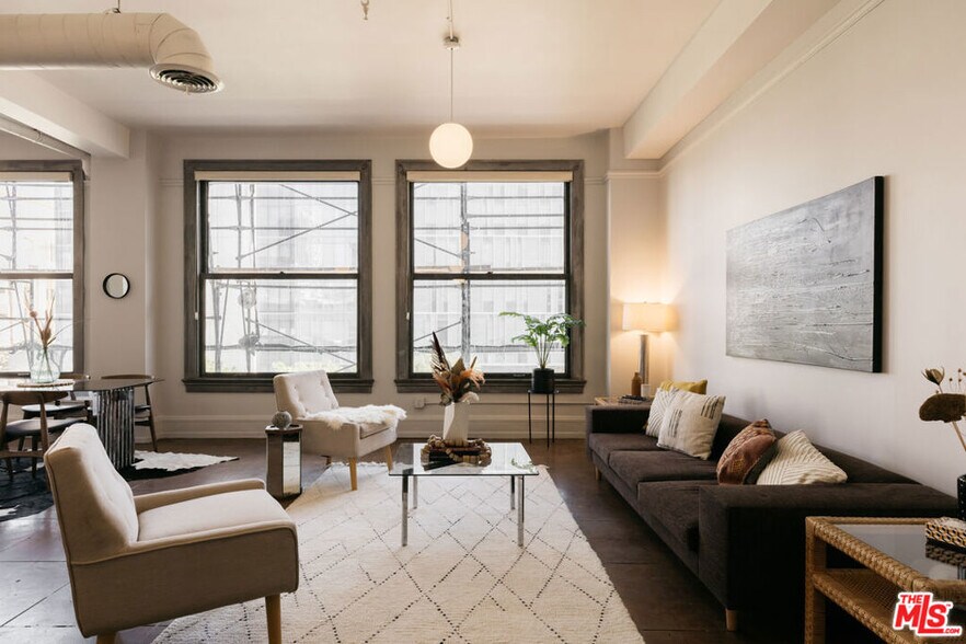 Primary Photo - 108 W 2nd St