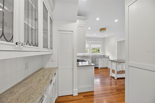 Building Photo - 3003 W Harbor View Ave