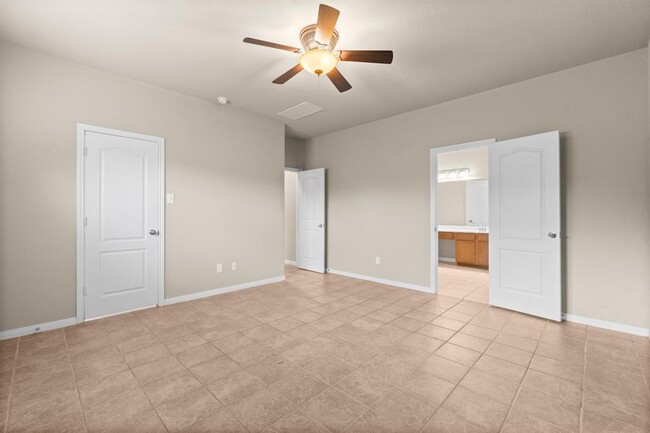 Building Photo - 2827 Lockeridge Oaks Dr