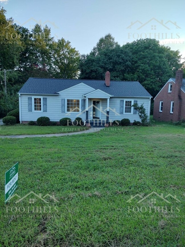 Building Photo - 3-Bed Ranch with Spacious Yard and Modern ...