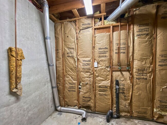 Building Photo - Charming 3-Bed, 2-Bath Home in Lees Summit with 2 Car Garage