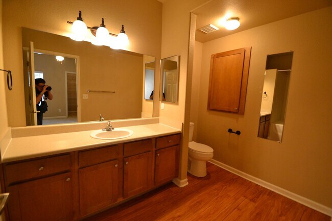 Building Photo - 6924 Ash Creek Heights