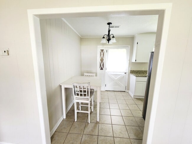 Building Photo - N Kerr Avenue - Duplex home - Move In Read...
