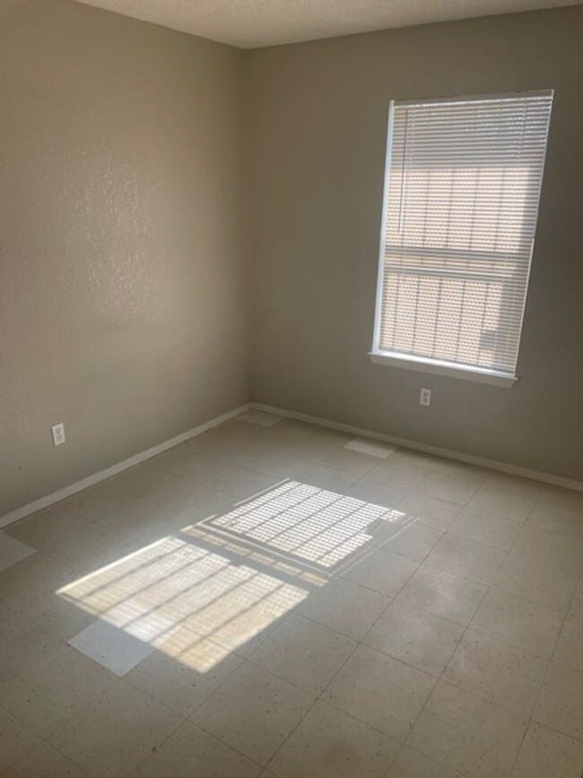 Building Photo - 3536 S Littlejohn Ave