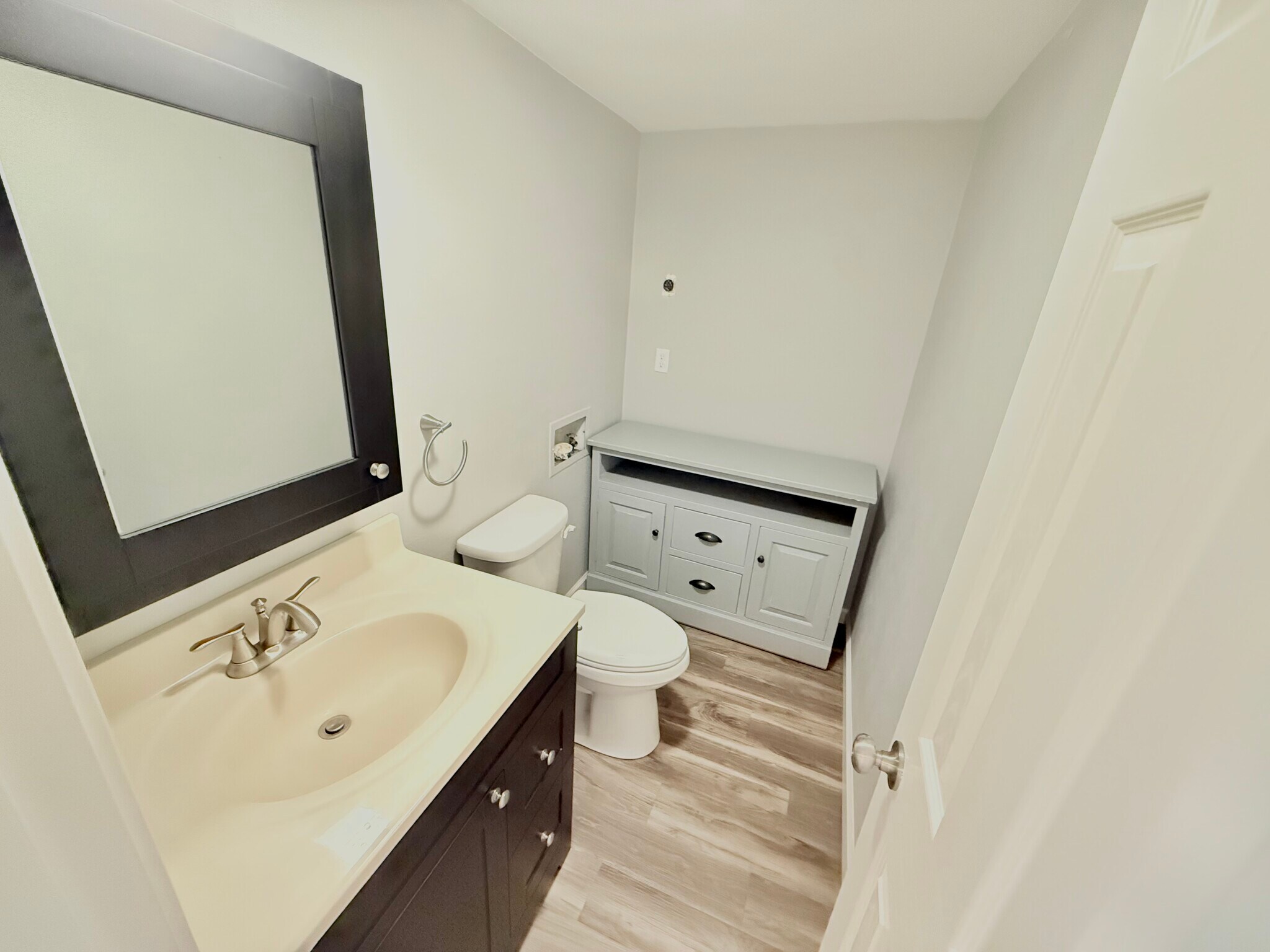 Building Photo - 1936 Canterbury Dr