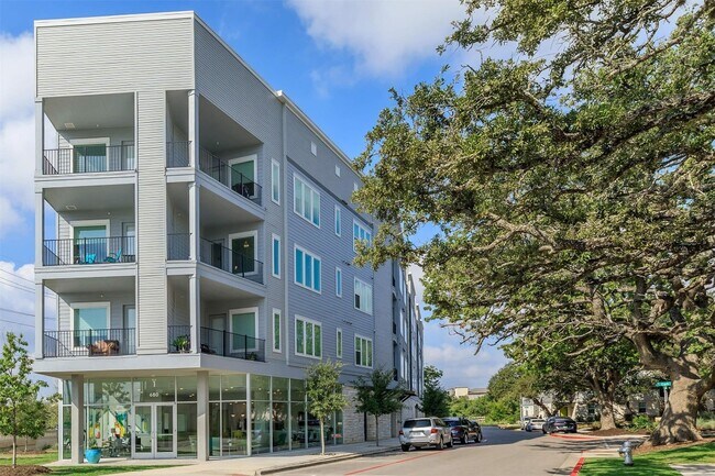 Building Photo - 680 Naumann Dr