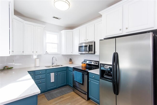 Building Photo - 74 Hogue St NE