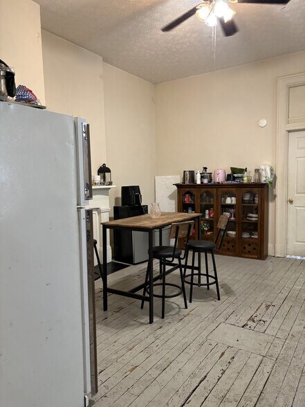 Kitchen - 2235 Victor St