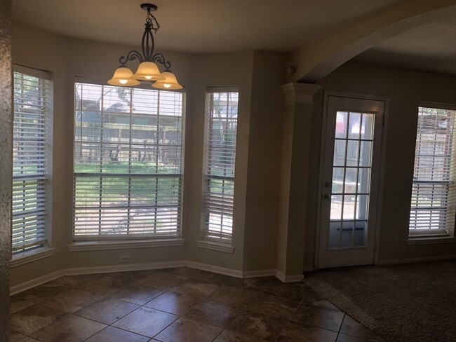 Building Photo - 2110 Highland Bay Ct