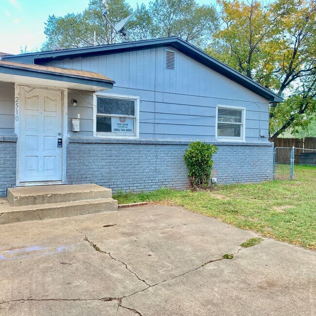 Building Photo - $0 First Month's Rent / $0 Deposit at Move-in