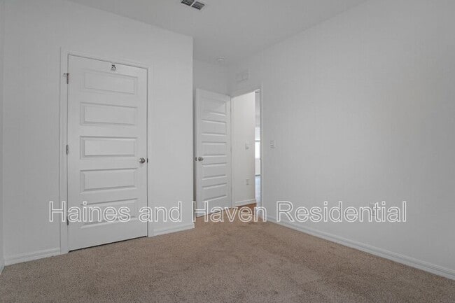 Building Photo - 5714 Somerset Dr