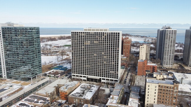 Building Photo - 4343 N Clarendon Ave